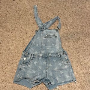 CUTE GIRLS SHORTS OVERALLS WITH STAR PATTERN